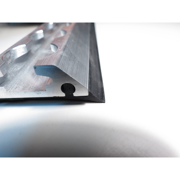 Bottom profile for airline rail "Relleumdesign"