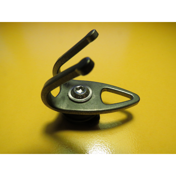 Twist-Fitting "wardrobe" for airline rails
