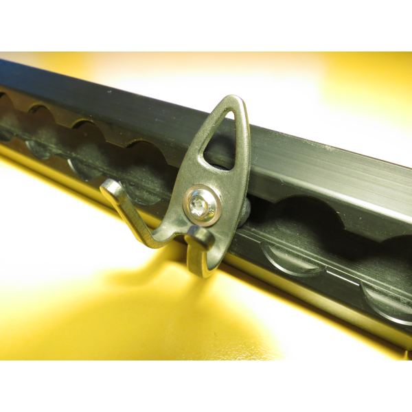 Twist-Fitting "wardrobe" for airline rails