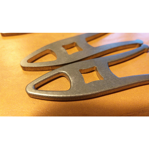 Twist-Fitting "wardrobe" for airline rails