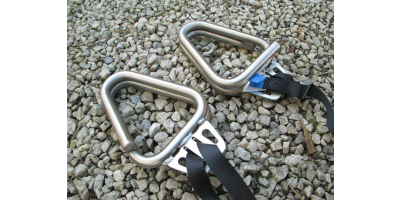 Recovery shackle for straps