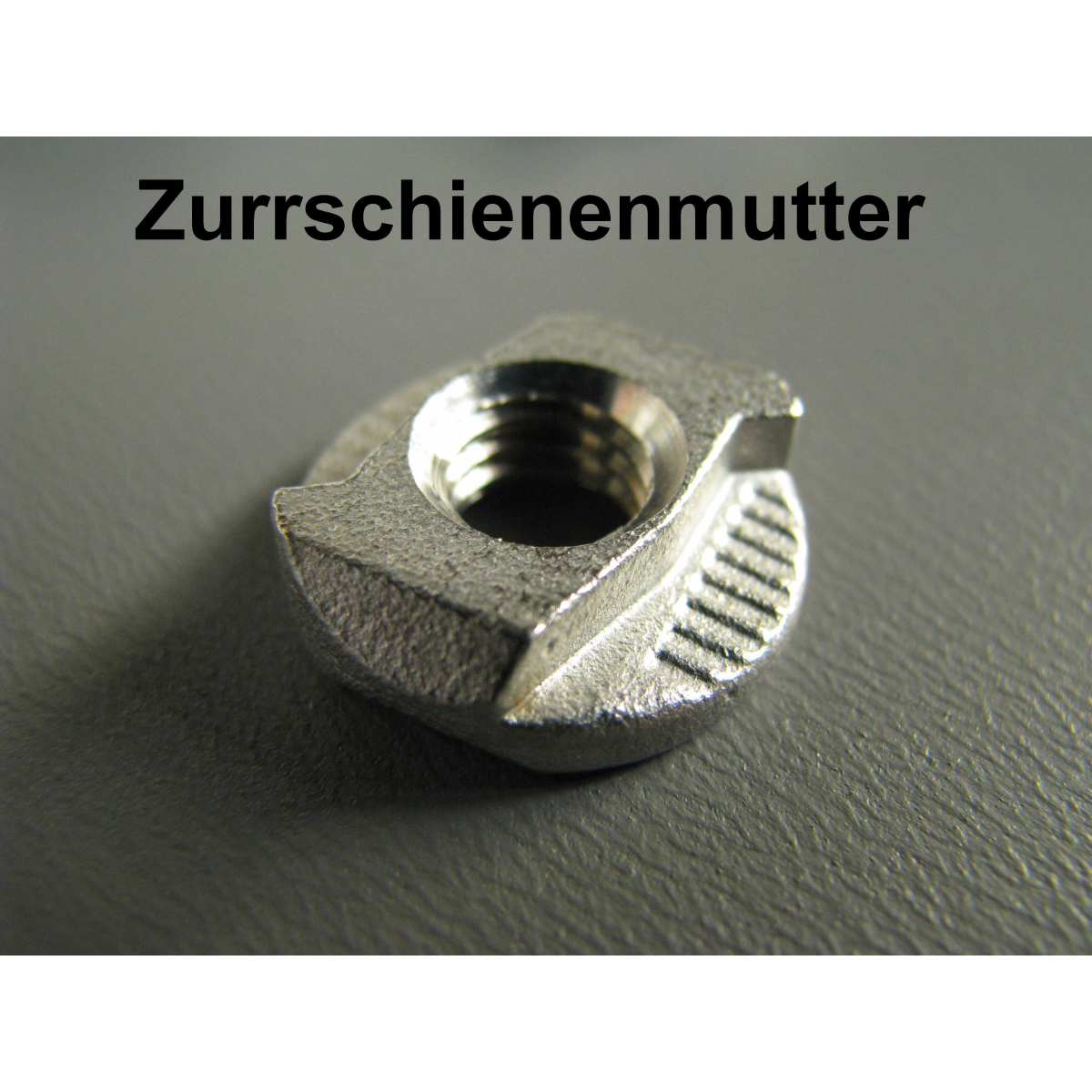 https://relleum.design/media/image/product/95/lg/set-zurrschienenmutter-va-m8-clip-schmal~4.png